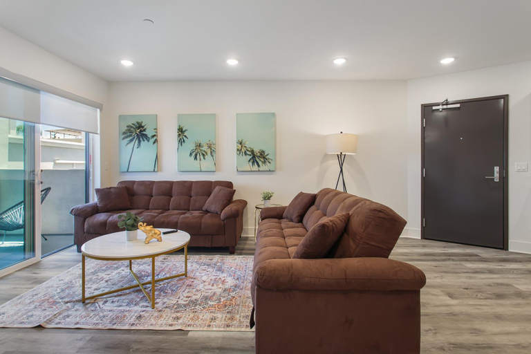 Others 5, Beverly Hills 2BD 2BA with Free Parking, Los Angeles