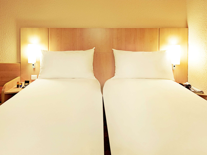 Bedroom 3, ibis Grenoble Centre Bastille, Isère