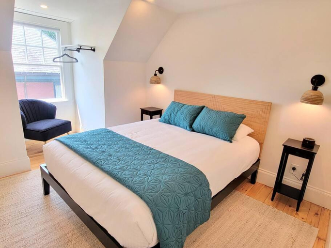 Others 3, Spacious West End Loft in Charming Family Home, Cumberland