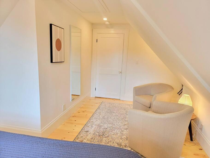 Others 2, Spacious West End Loft in Charming Family Home, Cumberland