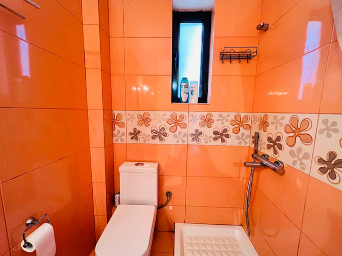 Bathroom 1, Maos Home airport free shuttle, Attica