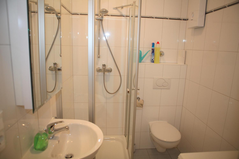 Others 4, Bermuda Apartment, Bochum