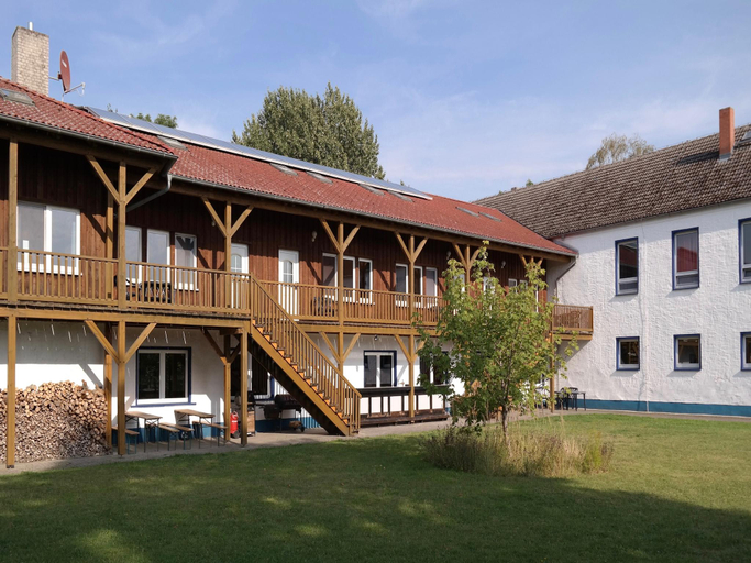 Others 3, Luxuriose Ferienwohnung in Boddin mit Garten, Rostock