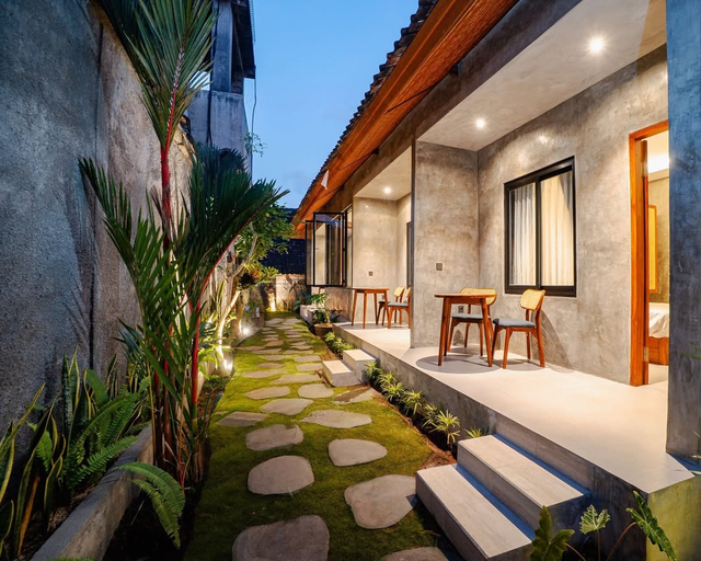 Exterior & Views