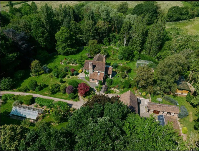 Others 2, Cottage in Jacobean Farmhouse grounds, Worcestershire