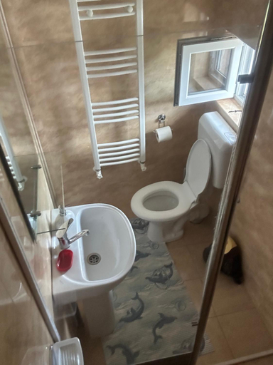 Others 5, Budan 3 Rooms, Curtea De Arges