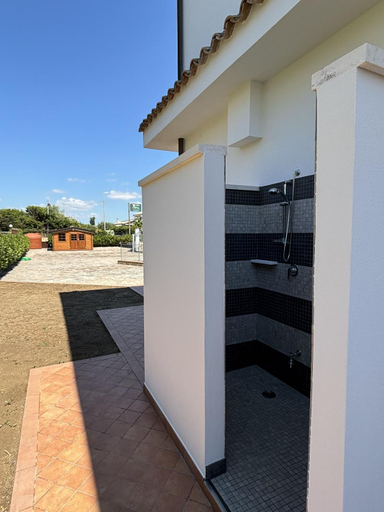 Others 5, Villa Candida, Crotone