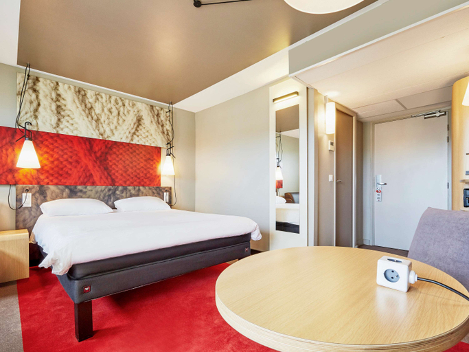 Bedroom 2, ibis Deauville Centre, Calvados