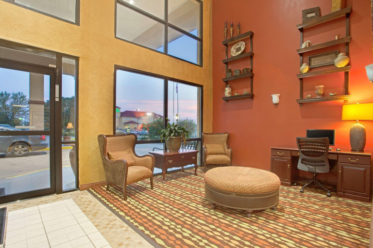 Public Area 2, Rodeway Inn Canton, Madison
