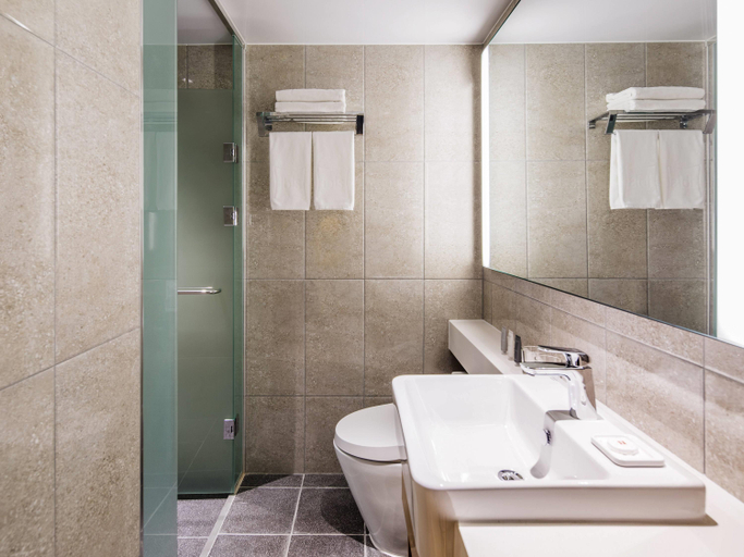 Bathroom 4, ibis Ambassador Suwon, Suwon