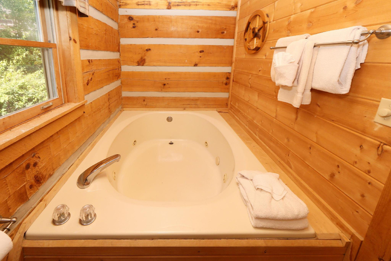 Others 3, A Walk in The Clouds - Two Bedroom Cabin, Sevier