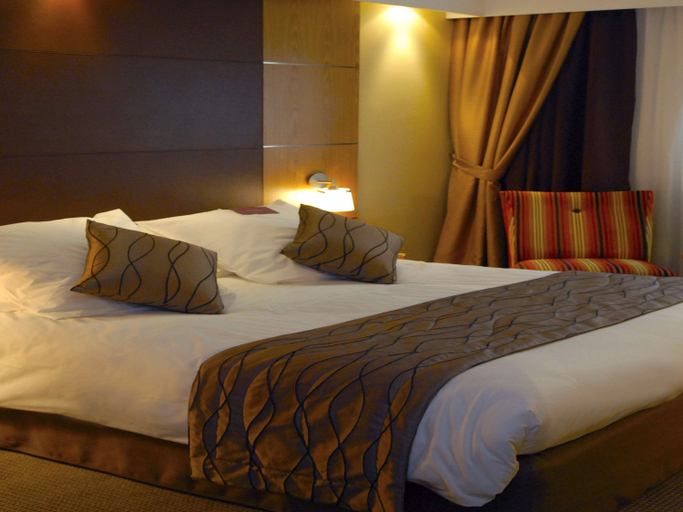 Bedroom 4, Mercure Caen Centre Port de Plaisance Hotel, Calvados