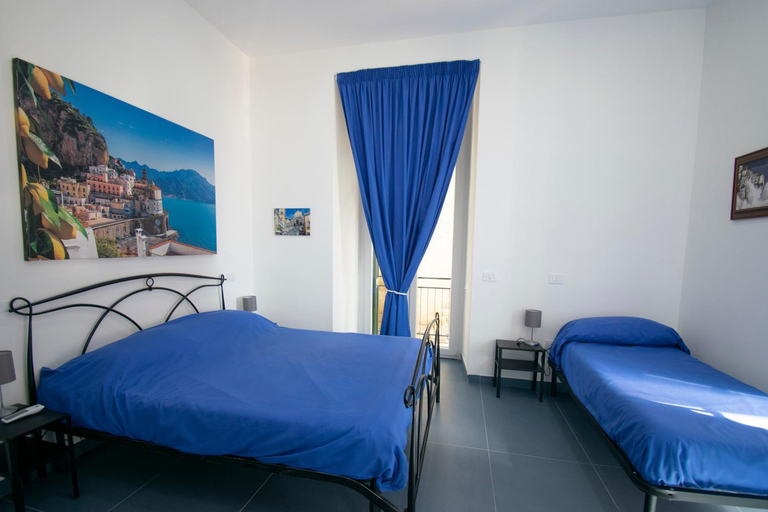 Others 4, Knight House, Napoli