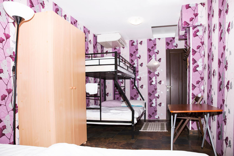 Others 3, Hostel Glade, Central