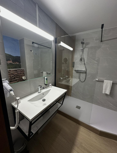 Bathroom 2, Hotel Colmar Vignes Eguisheim, Haut-Rhin