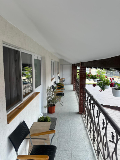Others 4, Budan 3 Rooms, Curtea De Arges