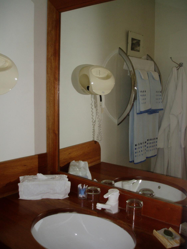 Bathroom 2, Hotel Le Clos Raymi, Marne