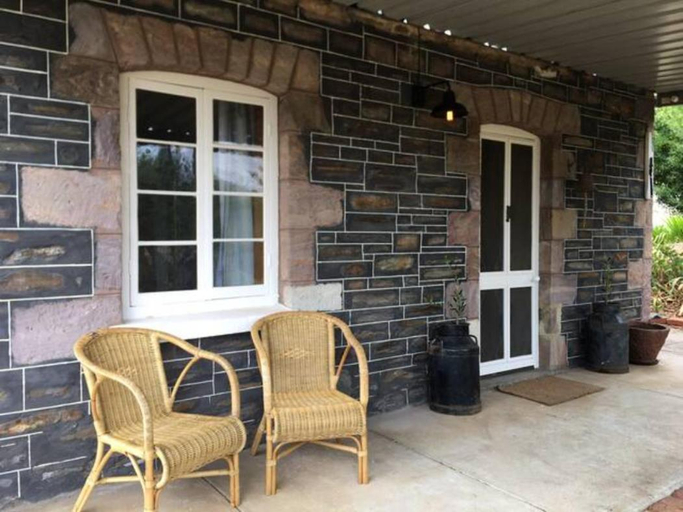Others 2, Randell Cottage - Adelaide Hills - Cosy Rustic Hideaway, Adelaide