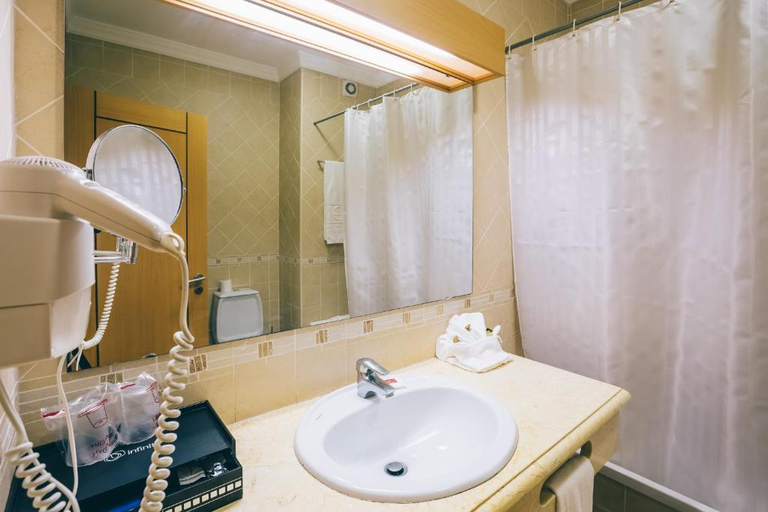 Bathroom 5, Grand Muthu Forte do Vale, Albufeira