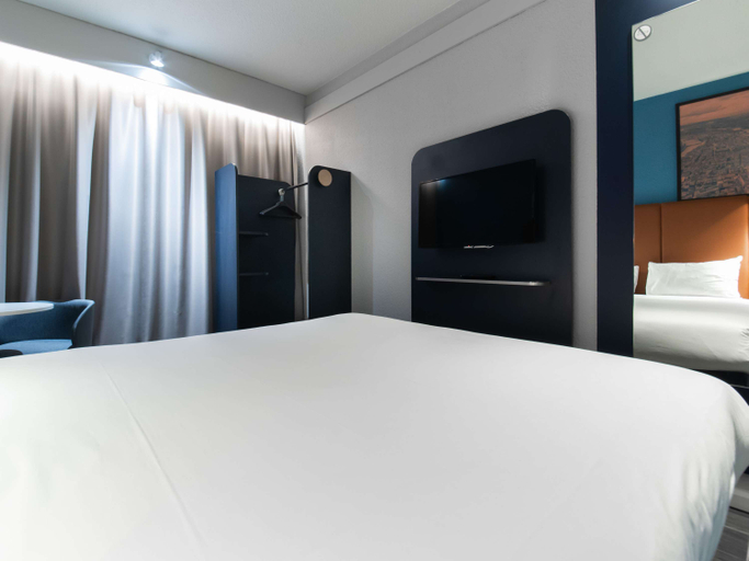Bedroom 3, ibis Lyon North, Rhône