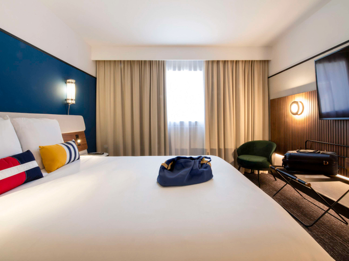 Bedroom 5, Mercure Caen Centre Port de Plaisance Hotel, Calvados