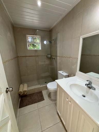 Bathroom 2, Mullins Beach Houses