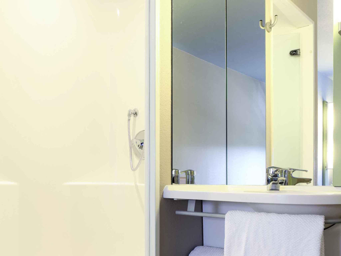 Bathroom, ibis budget Nancy Centre, Meurthe-et-Moselle