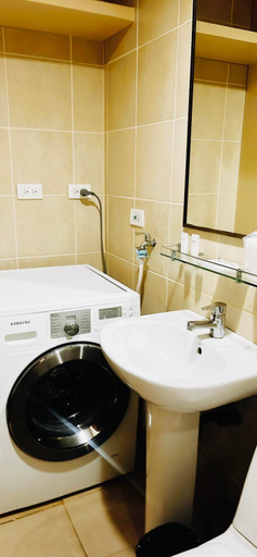 Bathroom 5, Mosaic Tower by Funsho Vacation Homes, Makati City