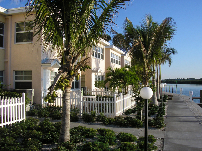 Exterior & Views 1, Barefoot Beach Resort, Pinellas