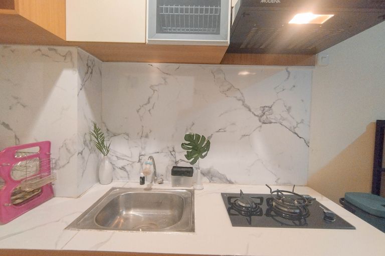 Others 4, Modern Look Studio near IPH School at Bale Hinggil Apartment By Travelio, Surabaya