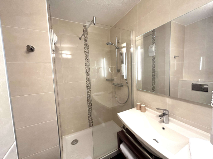 Bathroom 4, ibis Styles Rouen Nord Barentin, Seine-Maritime