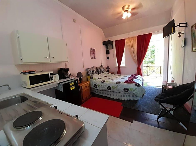 Others 2, Angler Apartments