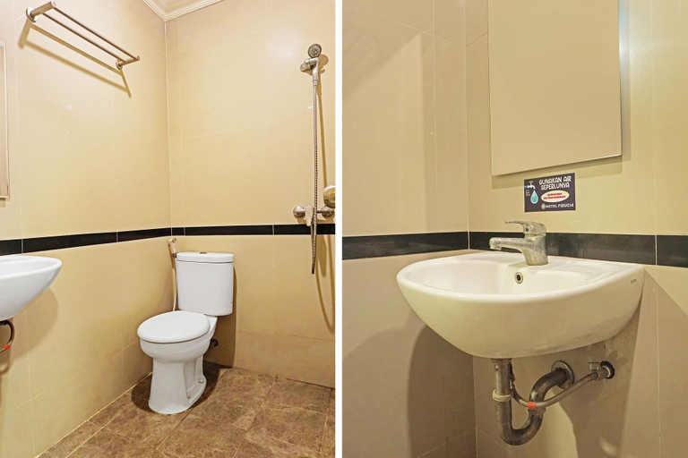 Bathroom 4, Collection O Hotel Fiducia Otista 153 - 157, East Jakarta