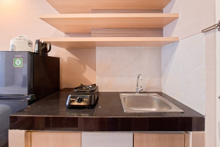 Others 4, Warm Studio at Serpong Garden Apartment By Travelio, Tangerang