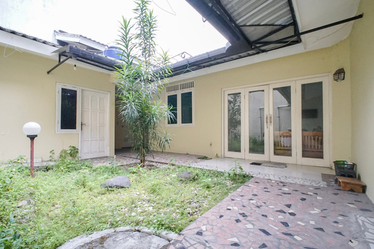 Exterior & Views 2, Rajawali House Homestay Jogja, Sleman