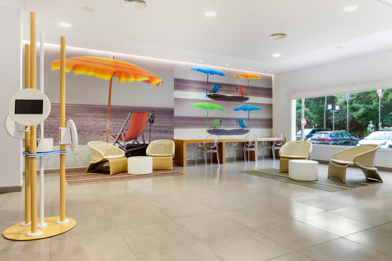 Public Area 2, Los Amigos Beach Club, Málaga