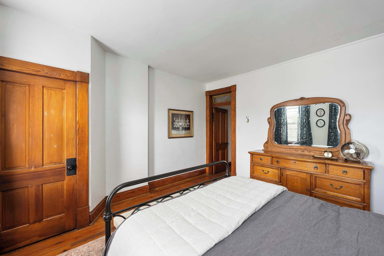 Bedroom 3, German Charm 2 Sophistication!, Franklin