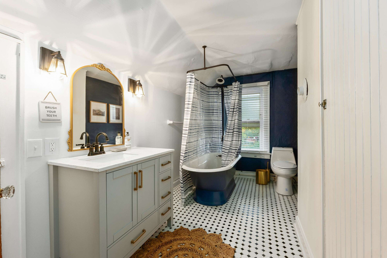 Bathroom 4, German Charm 1 Beautiful Home!, Franklin