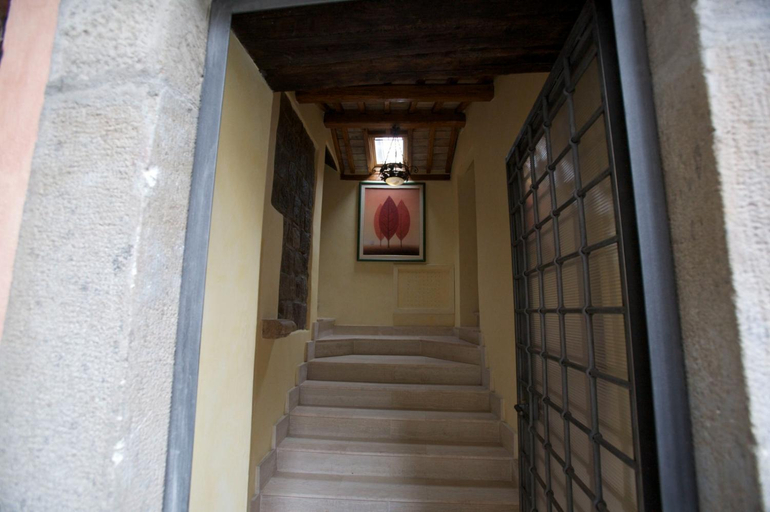 Others 4, Villaggio Paradosso, Viterbo