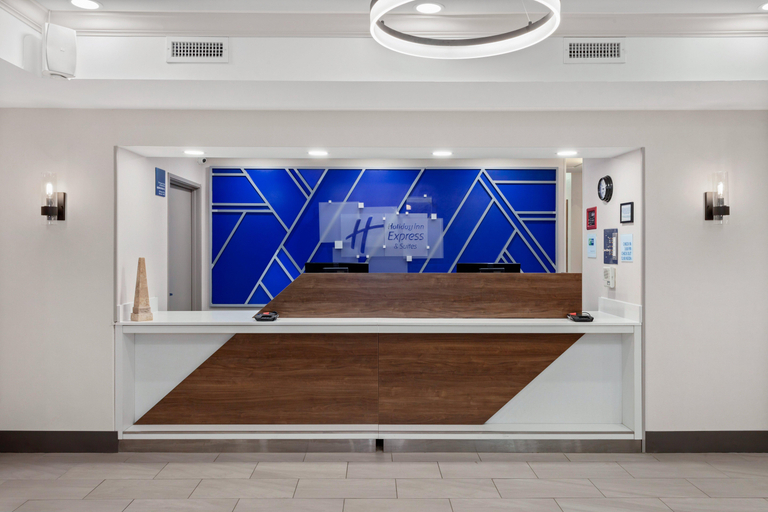 Public Area 2, Holiday Inn Express & Suites CHICAGO-ALGONQUIN by IHG, McHenry