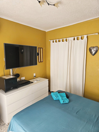 Room 5, Chambre 02 Balcon, Aude
