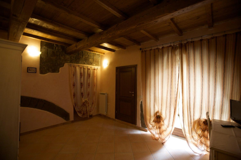 Others 3, Villaggio Paradosso, Viterbo