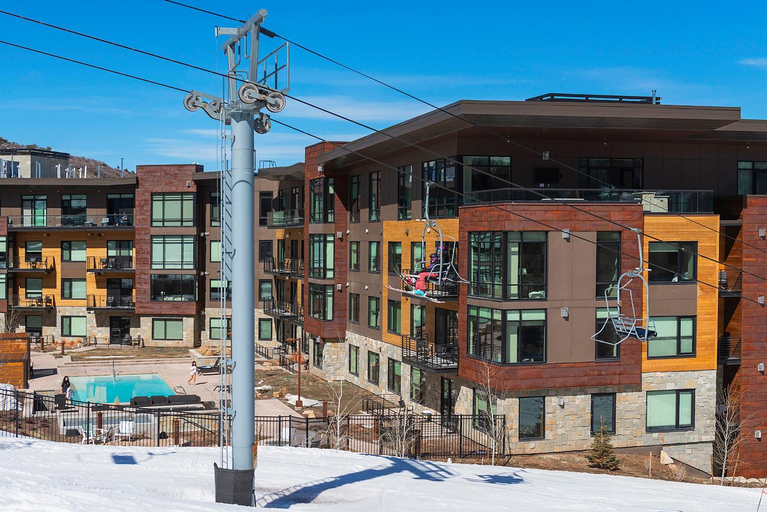 Others 4, Lift by All Seasons Resort Lodging, Summit