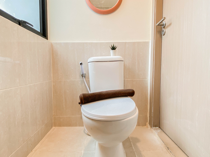 Bathroom 5, Warm Minimalist Studio Apartment near Paramadina University at Meikarta By Travelio, Cikarang