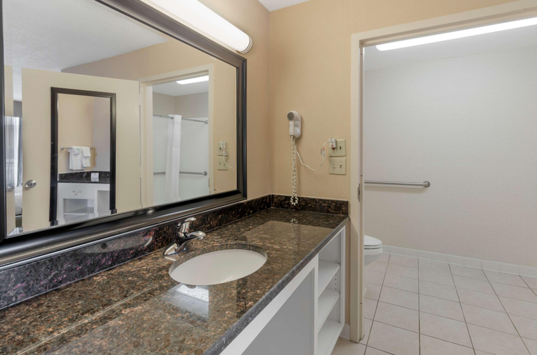 Bathroom 4, Best Western Lexington Inn, Rockbridge