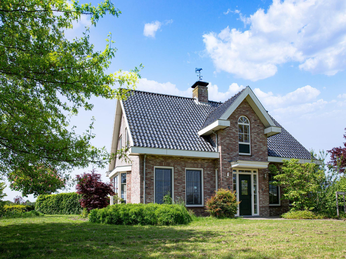 Others 4, Farmhouse in Genderen with Terrace, Aalburg