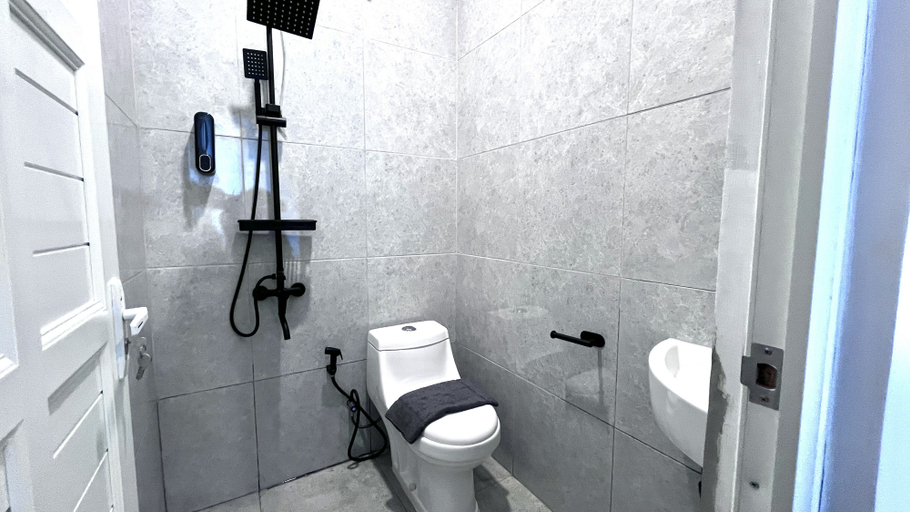 Bathroom 5, Escotel Arah Timur, East Jakarta