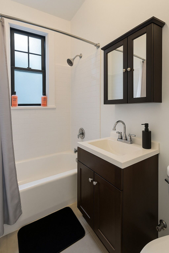 Bathroom, Lush Studio - Belmont B7, Cook