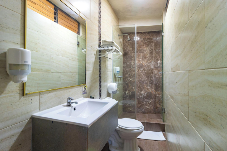 Bathroom 5, Hotel Presidente Internacional, Guayaquil