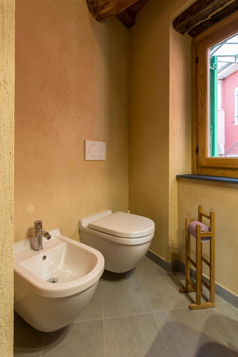 Bathroom 2, Casa Dafne, La Spezia